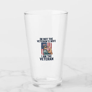 Jag Är Den Veteraniska Patriotiska Kvinnan Veteran Glaskopp