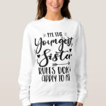 Jag är den yngsta syster Birthday Stepsyster Funny T Shirt<br><div class="desc">JAG ÄR UNGEST SISTER REGLER ÄR INTE TILLÄMPLIG PÅ MIG. Lustigt att säga gåva till syster, styvsyster, syskon, kvinnor, mamma, flickor, toodler, baby. Det här är perfektens gåvogaranti till Syrran, en älskare-present till dig, bästa mamma eller pappa som kärlek systerdotter. Underbar presentskjorta för en födelsedag, jul och andra gåvor ge...</div>