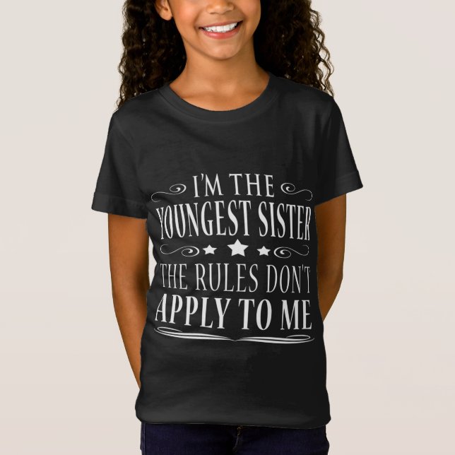 Jag är den yngsta syster regler inte gäller mig t shirt (Framsida)