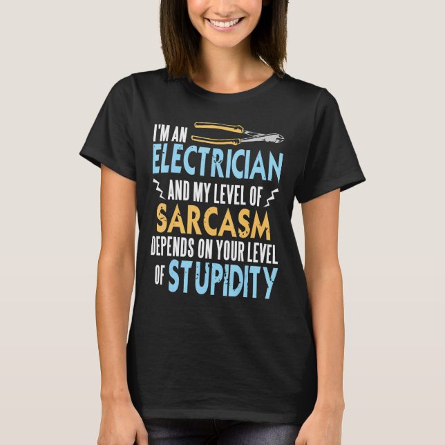 Jag är elektriker och min nivå av Sarcasm. T Shirt (Framsida)