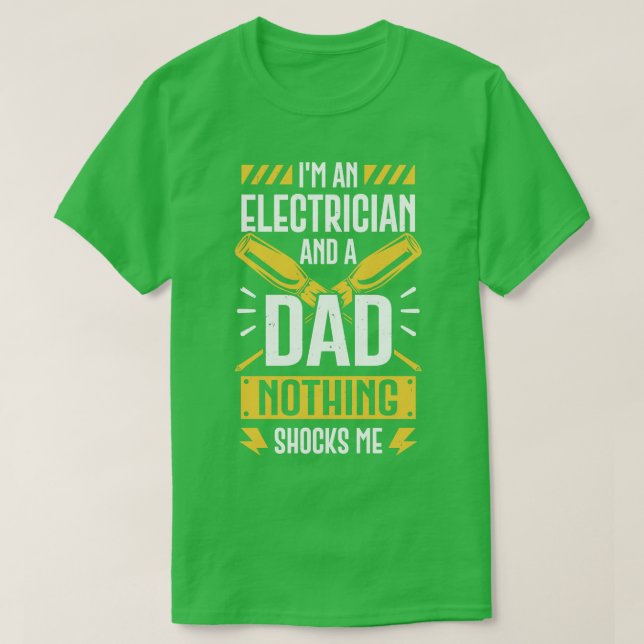 Jag är elektriker och Pappa.. - Inget chockar mig. T Shirt (Design framsida)