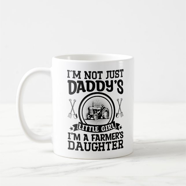 Jag är en bondflicka som presenterar coola lantbru kaffemugg (Vänster)