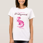 Jag är en Bridesmaid Dinosaur-Tecknad T Shirt<br><div class="desc">Roligt för Bridesmaiderna till bäran på hönsen do eller bachelorette-festen. Den här häxdesignen har rosa typografi helvetet. Ja,  jag är en Bridesmaid med en tecknad söt dinosaurier som njuter av party.</div>