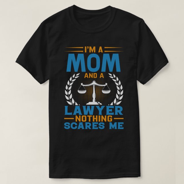 Jag är en MAMMA och en advokat Skrämmer mig inget T Shirt (Design framsida)