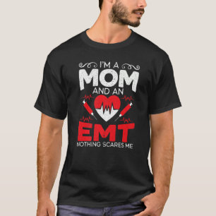 Jag är en Mamma och en EMT EMS Sjukvårdare Health T Shirt
