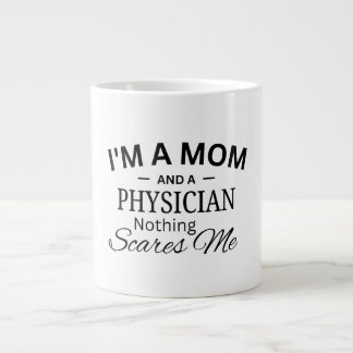Jag är en mamma och en läkare Inget skrämmer mig Jumbo Mugg