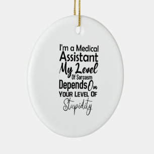Jag är en medicinsk assistent min nivå av sarkasm julgransprydnad keramik