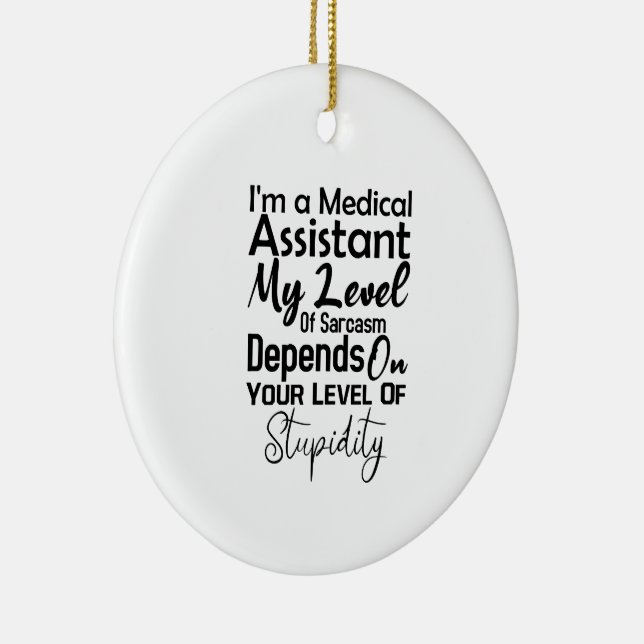 Jag är en medicinsk assistent min nivå av sarkasm julgransprydnad keramik (Höger)