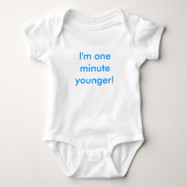 Jag är en minut yngre! t-shirt