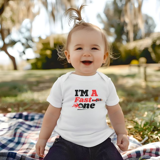 Jag är en snabb pojke Första födelsedagsfesten T Shirt (Skapare uppladdad)