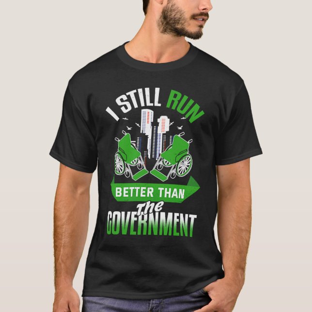 Jag är fortfarande bättre i Springa än regeringens T Shirt (Framsida)