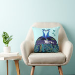 Jag är hans fru Peacock Pillow Kudde<br><div class="desc">Teal Aqua Vintage Modern inbjudningar till fotbolls-bröllop</div>