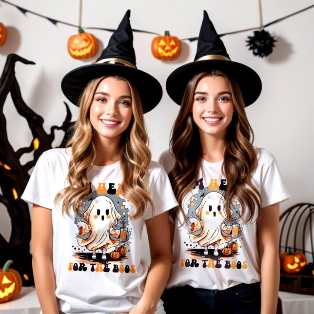 Jag är här för boon t shirt (two girls celebrating halloween with a ghost design t-shirt saying i'm here for the boos)