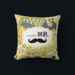 Jag är hennes Gult Lila Mustache Peacock Pillow Kudde<br><div class="desc">Bistro Stil Aesthetic Mustache Lemon Zest och Lila Lavender Vintage Blommigt Land Swirly Peacock I är Hennes Mr. Du kan anpassa denna vackra Elegant Chic Vintage, Inslag Lila och Black Peacock Pillow för att säga vad du vill eller Gult den nuvarande Mr. för Groom/Grönt eller Buy två för varje Mr....</div>