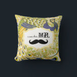 Jag är hennes Gult Lila Mustache Peacock Pillow Kudde<br><div class="desc">Bistro Stil Aesthetic Mustache Lemon Zest och Lila Lavender Vintage Blommigt Land Swirly Peacock I är Hennes Mr. Du kan anpassa denna vackra Elegant Chic Vintage, Inslag Lila och Black Peacock Pillow för att säga vad du vill eller Gult den nuvarande Mr. för Groom/Grönt eller Buy två för varje Mr....</div>