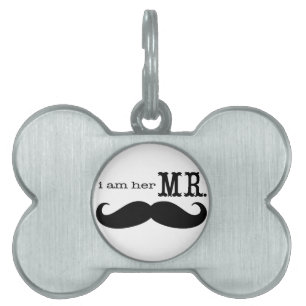 Jag är hennes mr Mustache Grooms-gåvor Namnbricka Husdjur