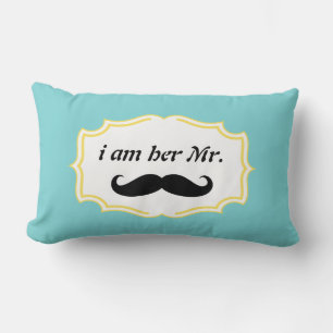 Jag är hennes mr Mustard Gult Mustache Pillow Lumbarkudde