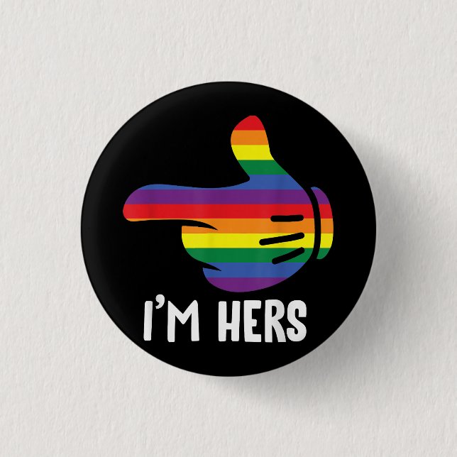 Jag är hennes regnbåge lesbiska par roliga HBTQ st Knapp (Framsida)