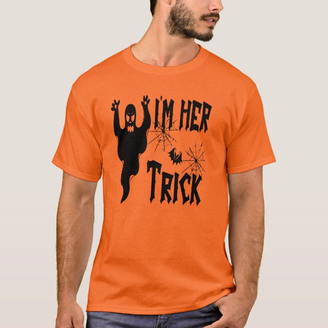 Jag är hennes trick | Funny Halloween Shirts for P T Shirt (Framsida)