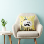 Jag är hennes Vintage Blommigt Mustache Peacock Pi Kudde<br><div class="desc">Lemon Zest Gult Vintage Blommigt Land Chic Swirly Peacock I är Hennes herr. Andra årsdagen är bomullsdagen som symboliserar den naturliga tillväxten av all anpassningsförmåga, mångsidighet och renhet (när den odlas precis som växter) tar ställe under de romantiska två åren mellan Newlyweds när de omvandlas till ett djupare förhållande mellan...</div>