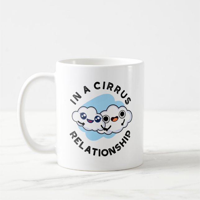 Jag är i ett Cirrus Relationship Funny Cloud Pun Kaffemugg (Vänster)