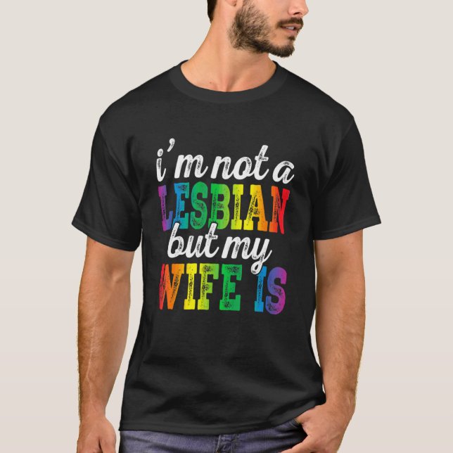   Jag är ingen Lesbisk, men min fru är Rainbow Cu T Shirt (Framsida)