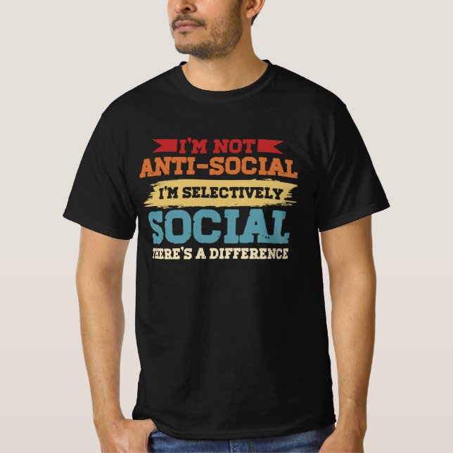 Jag är inte antisocial, jag är selektivt Social. T Shirt (Framsida)