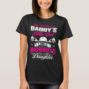 Jag är inte bara en pappas lilla flicka jag är en t shirt