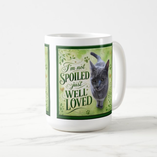 Jag är inte bortskämd, bara välälskad katt  kaffemugg (Framsida höger)