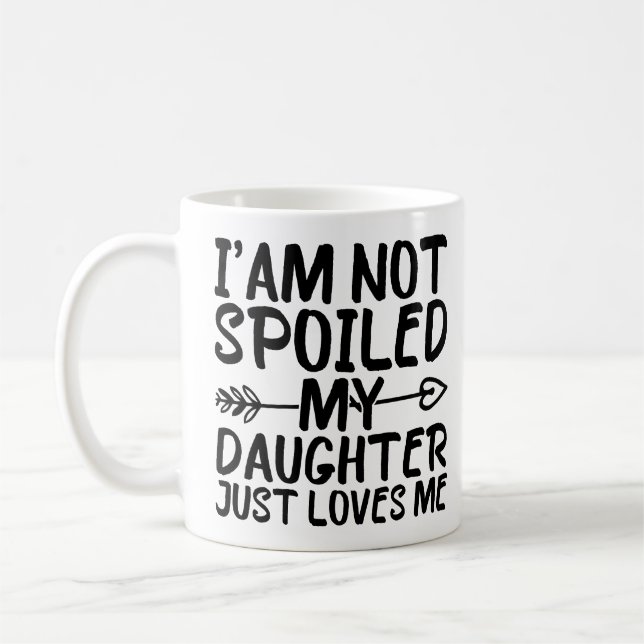 Jag är inte bortskämd Min dotter älskar mig bara Kaffemugg (Vänster)