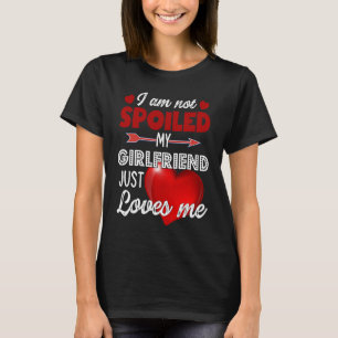Jag är inte bortskämd Min flickvän älskar mig bara T Shirt