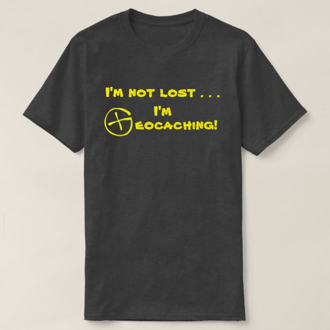 JAG ÄR INTE BORTTAPPAD ATT JAG ÄR GEOCACHING! T-SHIRT (Design framsida)