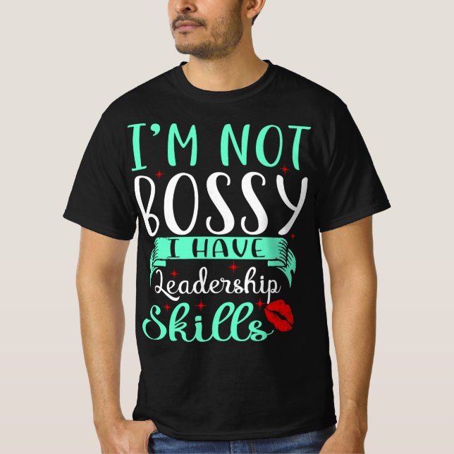 Jag är inte Bossy.. Jag har ledarskapskunskaper. T Shirt (Framsida)
