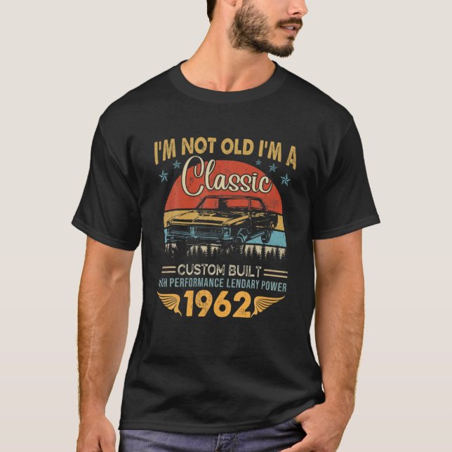 Jag är inte gammal i klassiska bilar 60:e födelsed t shirt (Framsida)