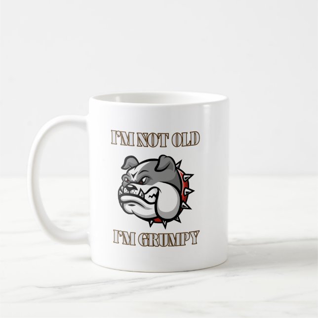 Jag är inte gammal.. Jag är grumpig hund, rolig sa Kaffemugg (Vänster)