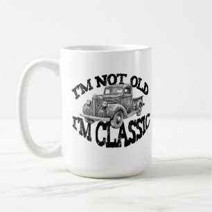 JAG ÄR INTE GAMMAL JAG ÄR KASSISK pickup truck kla Kaffemugg