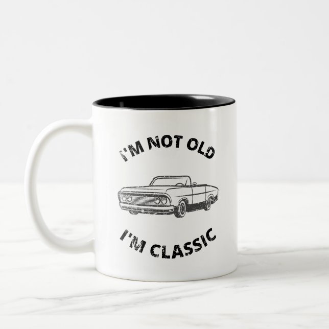 Jag är inte gammal, jag är klassisk Två-Tonad mugg (Vänster)