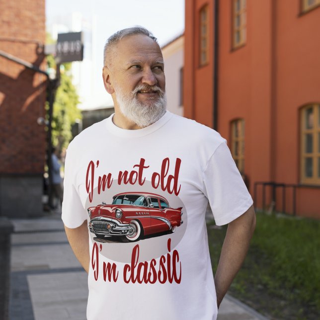 Jag är inte gammal, jag är Manar Birthday. T Shirt (Skapare uppladdad)