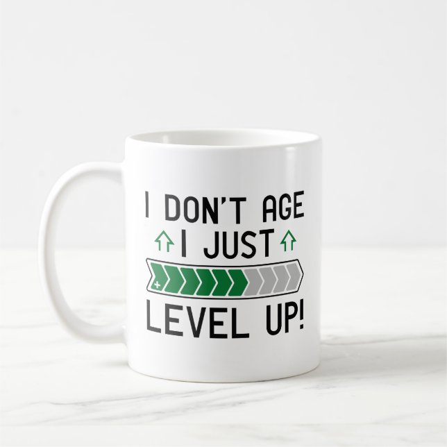 Jag är inte gammal. Jag bara jämnar upp mig Kaffemugg (Vänster)