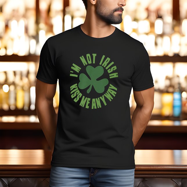 Jag är inte irländare, kyss mig ändå T-Shirt (🍀 Saint Paddy's Charm: Minimalist Tee for St. Patrick's Day! 🇮🇪)