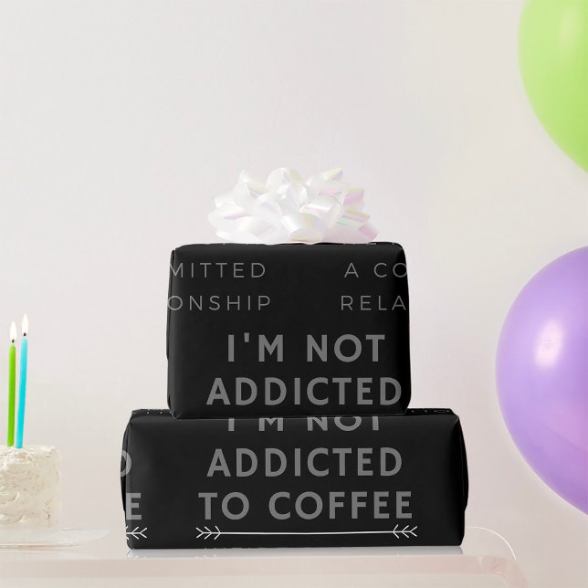 Jag är inte koffeinberoende till kaffepappersinsla presentpapper (Skapare uppladdad)