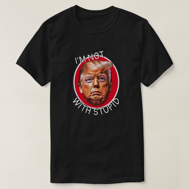 Jag är inte med en häftig trump t shirt (Design framsida)