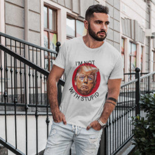 Jag är inte med en häftig trump t shirt
