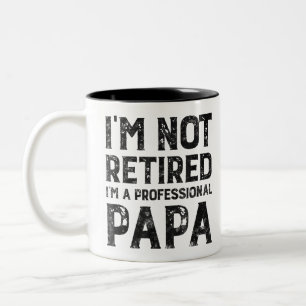 Jag är inte pensionär jag är en professionell papp Två-Tonad mugg
