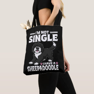 Jag är inte singel jag har en Sheepadoodle-valp äl Tygkasse