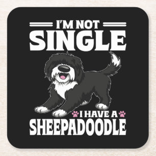 Jag är inte singel jag har en Sheepadoodle-valp äl Underlägg Papper Kvadrat