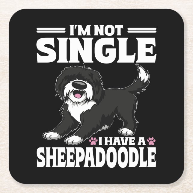 Jag är inte singel jag har en Sheepadoodle-valp äl Underlägg Papper Kvadrat (Framsidan)
