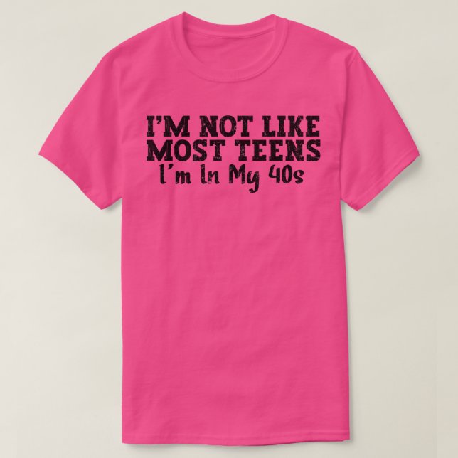 Jag är inte som de flesta Tonåringar i min 40-årin T Shirt (Design framsida)