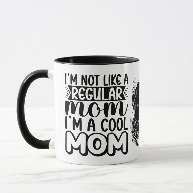 Jag är inte som en vanlig Mamma, födelsedagsgåvor Mugg (Vänster)