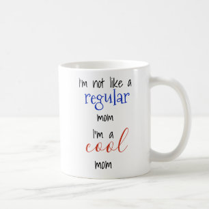 Jag är inte som en vanlig mamma, jag är en cool ma kaffemugg